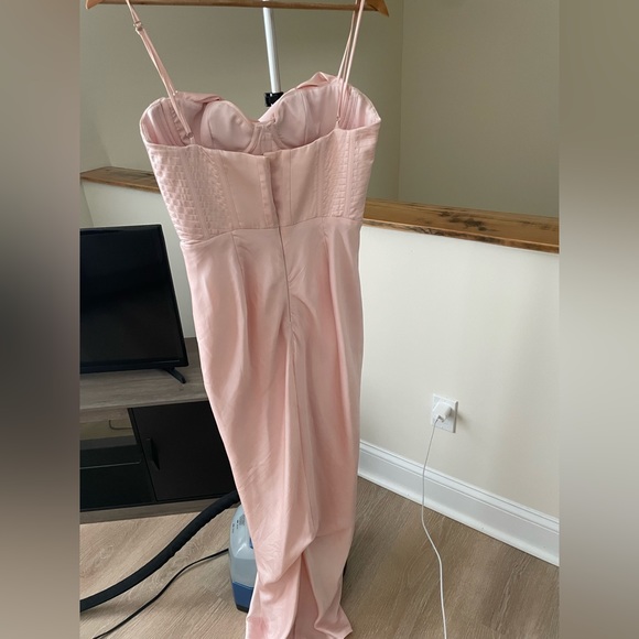 Size small house of cb dress only worn once - Picture 3 of 4